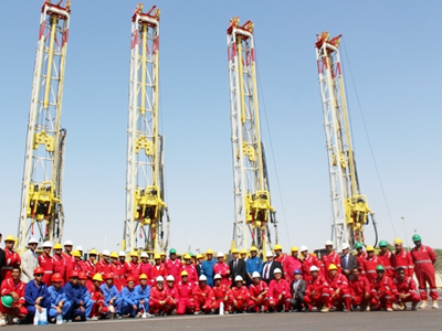 楊漢立應邀赴阿聯酋參加公司水井鑽機開工典禮