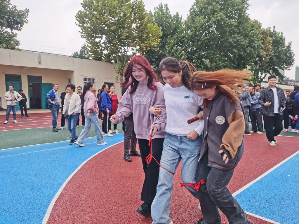 南陽二機集團舉辦“迎中秋、慶國慶”趣味活動