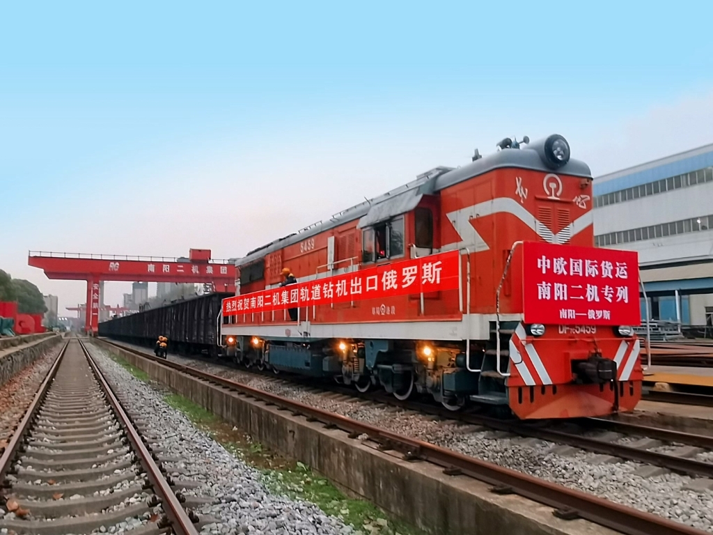 二機軌道鑽機再次搭乘中歐班列前往俄羅斯，添彩一帶一路