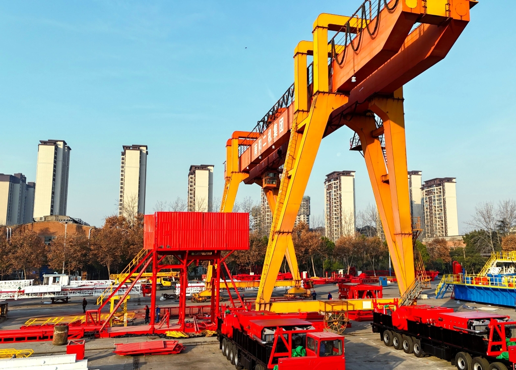 南陽外貿企業年終衝刺 一批鑽機出口海外